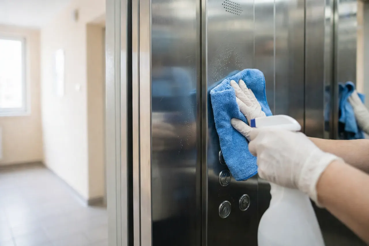 Стълбище след основно почистване